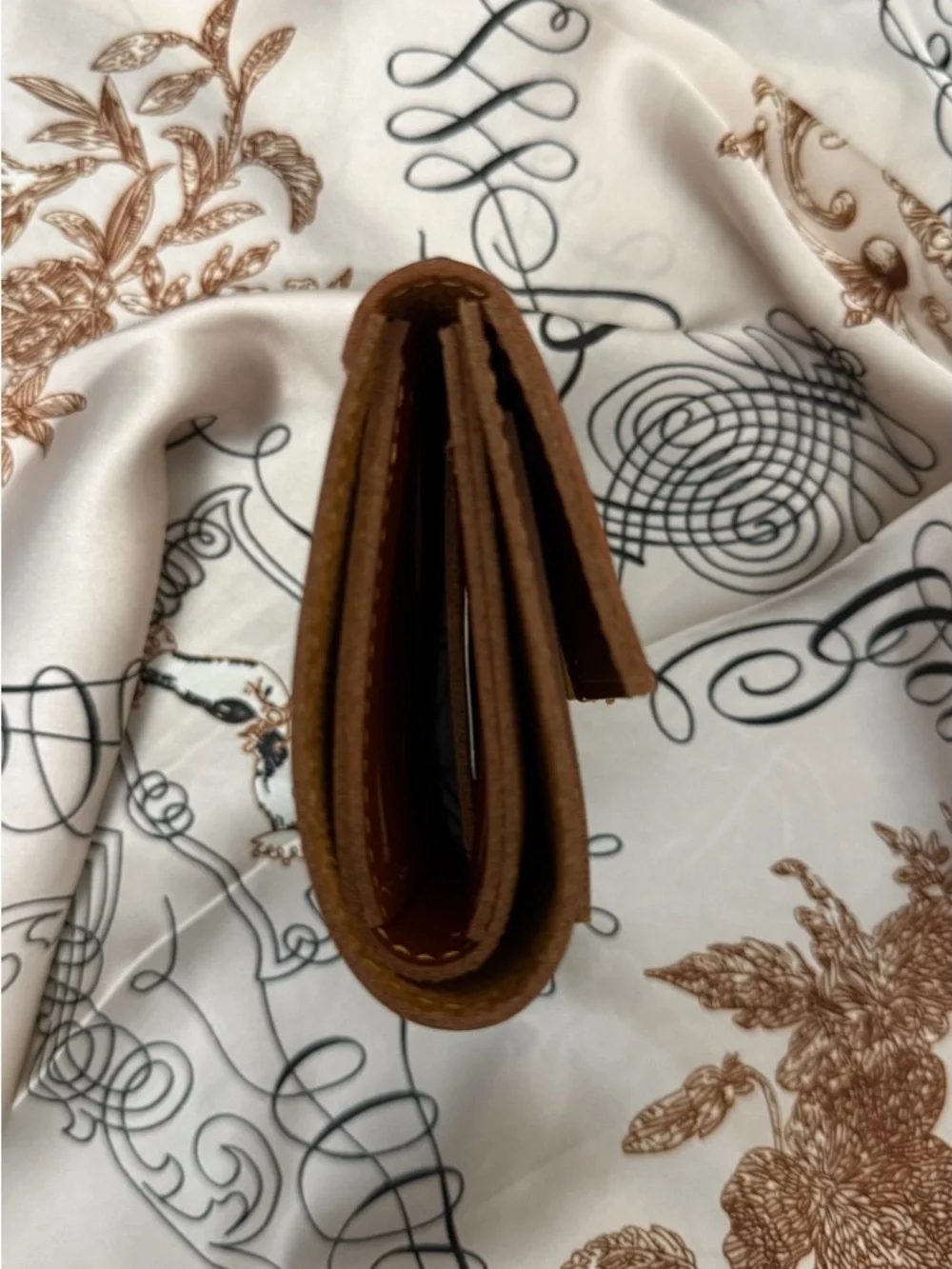 Minimalist Brown Wallet Women’s Small Faux Leather Wallet Gold V Clasp Compact